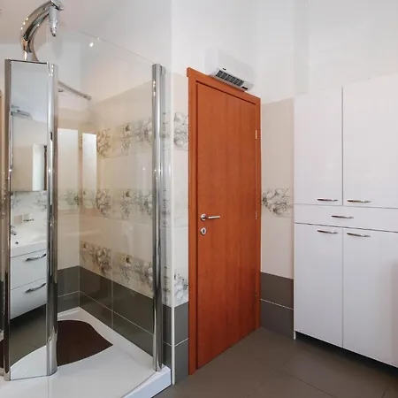 Four-bedroom In Nyaraló Matulji